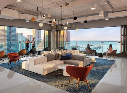 有着恬静休息区的办公出租样板间装修空间是怎样的——芝加哥303 East Wacker